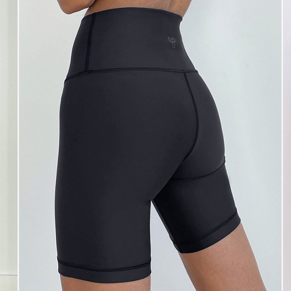 TnaGLOSS™ Atmosphere Hi-Rise 7" Short - Picture 2 of 5